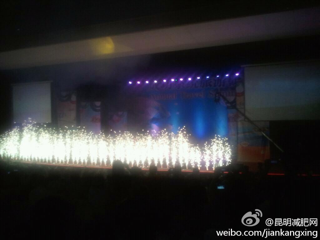 网络21成功系统2012年迈向钻石周末聚会晚场街舞表演，点击看大图